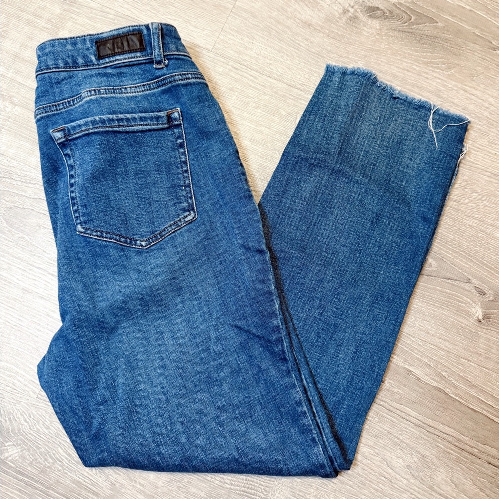 •KENNETH COLE• STRAIGHT LEG JEANS